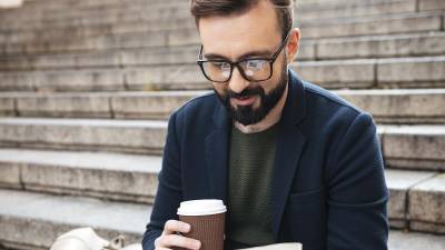 El storytelling también tiene el poder de inspirar a la audiencia al compartir relatos que evocan emociones y despiertan la imaginación.