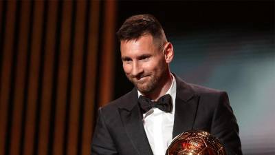 Lionel Messi en el momento donde recibía su octavo Balón de Oro.