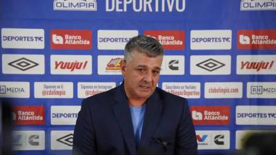 Diego Vázquez durante la conferencia de prensa después del partido Olimpia-Motagua.