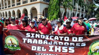 La marcha del Día del Trabajo en La Ceiba inició desde el parque las Banderas y culminará en la plaza central.