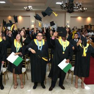 UTH gradúa a 45 nuevos profesionales en Choluteca