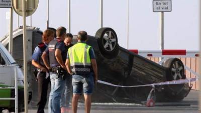 El atentado de Cambrils tuvo lugar horas después del atentado del jueves en Barcelona, donde una furgoneta atropelló a las personas que paseaban por la céntrica calle de Las Ramblas, causando la muerte de 13 personas y más de un centenar de heridos. EFE