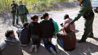 Migrantes en la frontera de Estados Unidos.