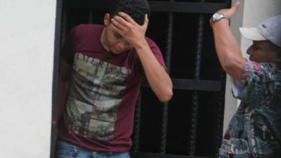 Milton Noel Flores Ortiz fue remitido ayer a San Pedro Sula para que se le siga el juicio por el asesinato del guardia Jonathan Perdomo Medina. El hecho fue captado en video.