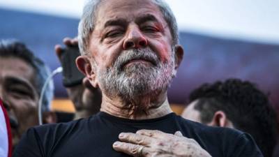 n la imagen, el expresidente brasileño Luiz Inácio Lula da Silva (c). EFE/Archivo