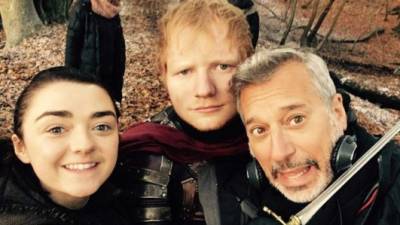 Maisie Williams y Ed Sheeran durante el rodaje de 'Juego de Tronos'.