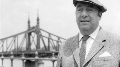 Las pericias buscan aclarar si Neruda falleció a causa de un cáncer de próstata, como se ha aceptado durante años, o si fue envenenado por agentes de la dictadura de Augusto Pinochet. EFE/Archivo