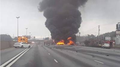 Las autoridades confirmaron el deceso del conductor del camión. Foto cortesía Twitter de @GwinnettFire.