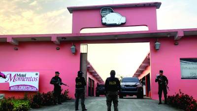 El motel requisado en la zona de Nueva Arcadia, Copán. Además, fueron allanadas varias viviendas en occidente del país. Este autolote ubicado en San Pedro Sula fue objeto de allanamiento.