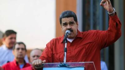 This handout picture released by the Venezuelan Presidency shows President Nicolas Maduro speaking during a rally in Caracas on April 5, 2018.Venezuela on Thursday risked worsening its travel isolation by declaring a suspension of commercial ties with Panama's main airline Copa after Panama put President Nicolas Maduro on a list of possible money launderers. / AFP PHOTO / Venezuelan Presidency / HO / RESTRICTED TO EDITORIAL USE - MANDATORY CREDIT 'AFP PHOTO / Venezuelan Presidency' - NO MARKETING NO ADVERTISING CAMPAIGNS - DISTRIBUTED AS A SERVICE TO CLIENTS