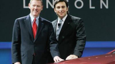 De posible víctima a gran aliado. Mark Fields (derecha) junto a Alan Mulally en 2007