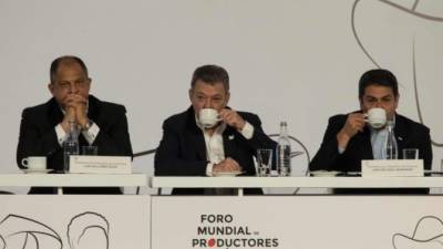 Los presidentes de Colombian Juan Manuel Santos, de Costa Rica Luis Solis y el de Honduras Juan Hernandez. AFP