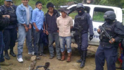 Los detenidos fueron llevados a la posta policial del municipio de Santa Cruz, en Lempira.