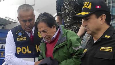 El expresidente Alejandro Toledo fue extraditado ayer de Estados Unidos hacia Perú para hacer frente a las acusaciones en ese país.