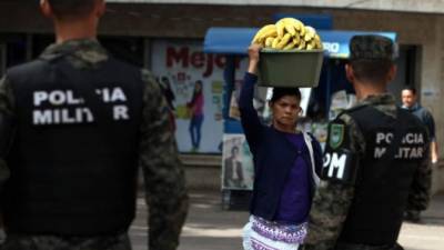 Estados Unidos y Honduras mantuvieron hoy un diálogo de alto nivel sobre seguridad, en el que conversaron sobre cómo reforzar su cooperación para prevenir el crimen en el país centroamericano y combatir el narcotráfico y el tráfico de personas, informó el Departamento de Estado.