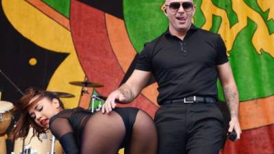 Pitbull en una presentación artística.