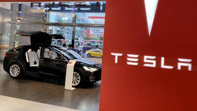 Tesla lanza nuevos carros en versiones más baratas