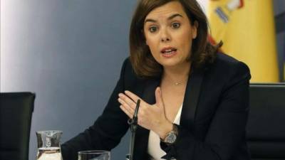 La vicepresidenta del Gobierno español, Soraya Sáenz de Santamaría, aseguró hoy que entre los pasajeros del avión siniestrado en los Alpes 'hay 45 apellidos españoles', aunque no precisó si todos ellos tiene la nacionalidad.