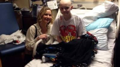 La actriz Jennifer Lawrence en el hospital Kosair de Kentucky.