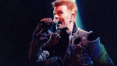 Fotografía de Archivo de la estrella de rock británico David Bowie, tomada durante su actuación en el 'Doctor Music Festival', en La Guingueta Daneu, en Lérida el 12 de julio de 1996.