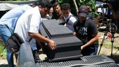 Los restos de Johana son llevados al colegio.