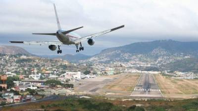 La ubicación del terreno donde está Toncontín es montañoso, lo que lo convierte en un aeropuerto peligroso.