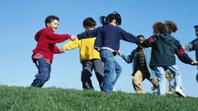 La recreación es pieza clave para que los niños interactúen con otros.