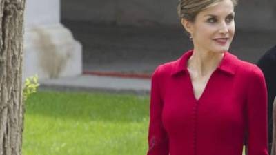 Letizia, la dama de rojo, porque es el color que le luce bien.