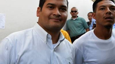 Roberto Castillo cuando era llevado a los juzgados de la capital de Honduras.
