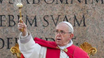El Papa cargó contra el triunfalismo en la misa de Domingo de Ramos. AFP