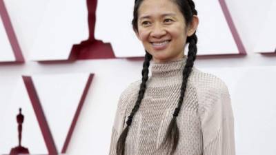 Chloe Zhao en la 93 Entrega Anual de los Premios de la Academia.