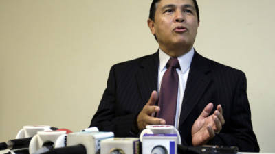 Díaz Bourdett instó a los candidatos a abordar la problemática financiera del Estado.