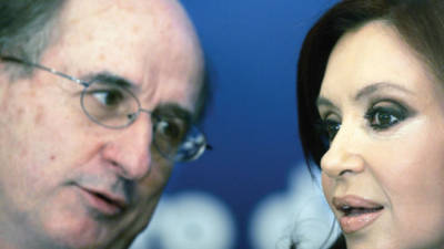 El presidente de Repsol, Antonio Brufau, junto a la presidenta argentina, Cristina Fernández de Kirchner.