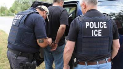 Agentes del ICE han detenido, incluso, a indocumentados que no eran parte de su 'lista negra'.