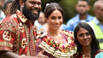 La duquesa de Sussex (c) durante su visita a la Universidad del Pacífico Sur en Suva, Fiji, este 24 de octubre. PETER PARKS / AFP