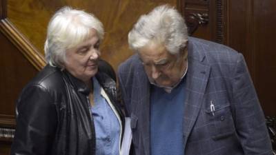 Lucía y su esposo José Mujica. Ella ocupará la presidencia mientras Tabaré Vázquez esté en la Asamblea General de la ONU.