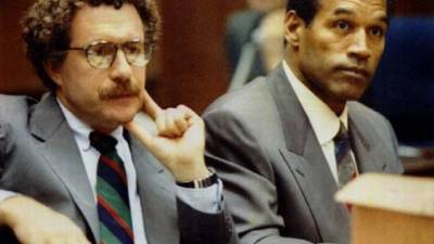 Alan Morton Dershowitz junto a O.J. Simpson en el llamado Juicio del Siglo.