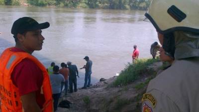 Los cuerpos de socorro de El Progreso trabajan en la búsqueda del cadáver de un hombre que se ahogó.