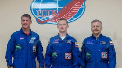 Los dos cosmonautas partirán mañana miércoles a bordo de la nave Soyuz MS-02 con destino a la Estación Espacial Internacional (EEI) cultivarán pimientos en el invernadero de la plataforma orbital.