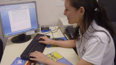 Nelly Andrews, estudiante de décimo grado de la Escuela Bilingüe Valle de Sula