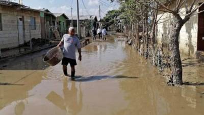 En zonas donde hay proyectos habitacionales nuevos como La Frontera, en la Rivera Hernández, las casas se inundaron casi en su totalidad.