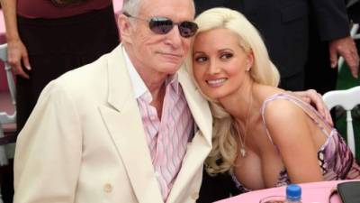 El relato de su vida en la mansión Playboy que acaba de compartir Holly Madison, una de las exnovias del fundador de la mítica revista, se desmarca de la visión que han ofrecido otras antiguas inquilinas de la mítica vivienda del fallecido Hugh Hefner.