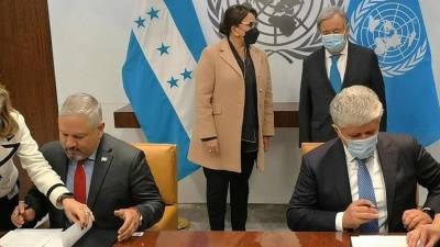 El Gobierno de Honduras y la ONU sellaron este jueves un memorando de entendimiento para iniciar el proceso de establecimiento de la Comisión Internacional contra la Corrupción e Impunidad en Honduras (CICIH).