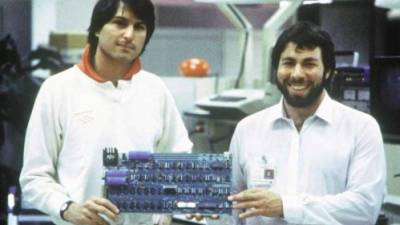 Los dos Steve, Jobs y Wozniak, fundadores de Apple.