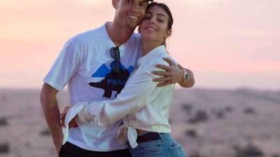 Las últimas semanas no están siendo fáciles para Georgina Rodríguez. La novia de Cristiano Ronaldo perdió a su padre y esto ha provocado una guerra familiar. La chica de CR7 ha recibido fuertes cuestionamientos en las últimas horas. Fotos Instagram Georgina Rodríguez.