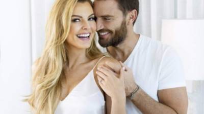 Marjorie de Sousa y Julián Gil han presumido su amor en revistas y en redes sociales. Foto: 'People en Español'.