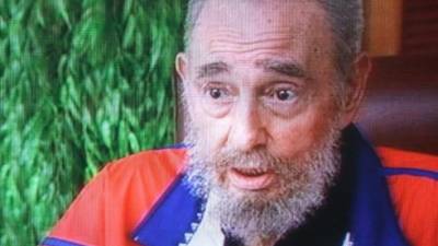 El expresidente cubano Fidel Castro reapareció hoy en los medios cubanos tras más de dos meses de silencio con la publicación de un mensaje de condolencias por la muerte del reconocido entrenador de voleibol Eugenio George. EFE
