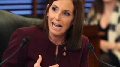 La senadora por Arizona Martha McSally, ayer al presentar su testimonio ante el Senado estadounidense. AFP