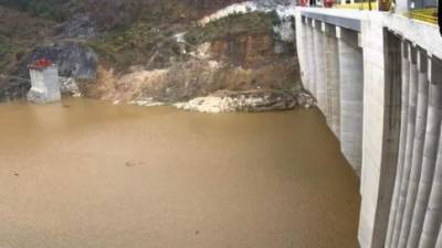 A raíz de la toma que ya lleva 36 días, el llenado del embalse se ha retrasado, así como la construcción de la carretera de acceso y dos puentes en Terrero Blanco.