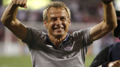 El técnico de la selección de EUA, Jurgen Klinsmann celebró el triunfo de su selección 2 -0 sobre México.